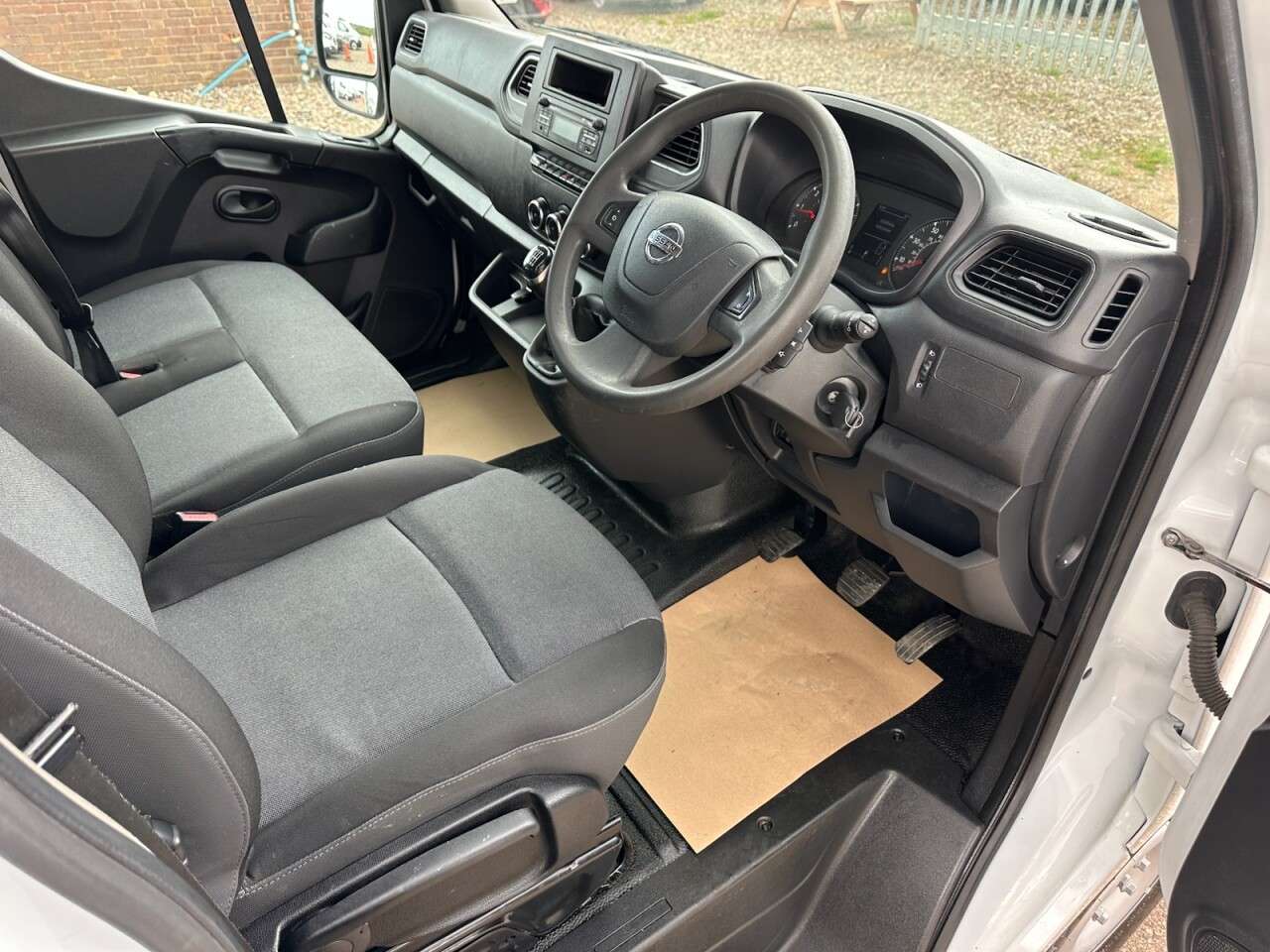 2021 NISSAN NV400 2021 NISSAN NV400