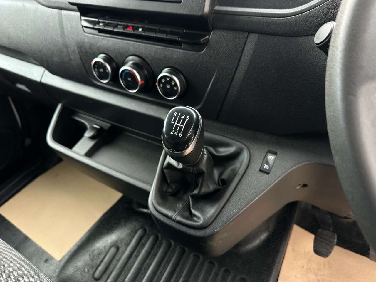 2021 NISSAN NV400 2021 NISSAN NV400