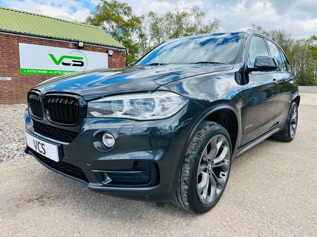 A 2013 BMW X5 3.0 30d SE SUV 5dr Diesel Auto xDrive Euro 6 (s/s) (258 ps) A 2013 BMW X5 3.0 30d SE SUV 5dr Diesel Auto xDrive Euro 6 (s/s) (258 ps)