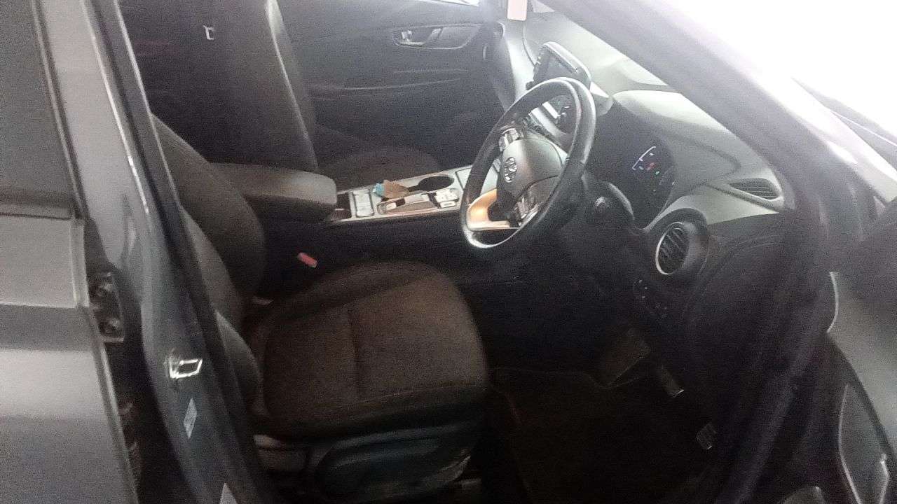 A 2020 HYUNDAI KONA 39kWh SE SUV 5dr Electric Auto (10.5kW Charger) (136 ps) A 2020 HYUNDAI KONA 39kWh SE SUV 5dr Electric Auto (10.5kW Charger) (136 ps)