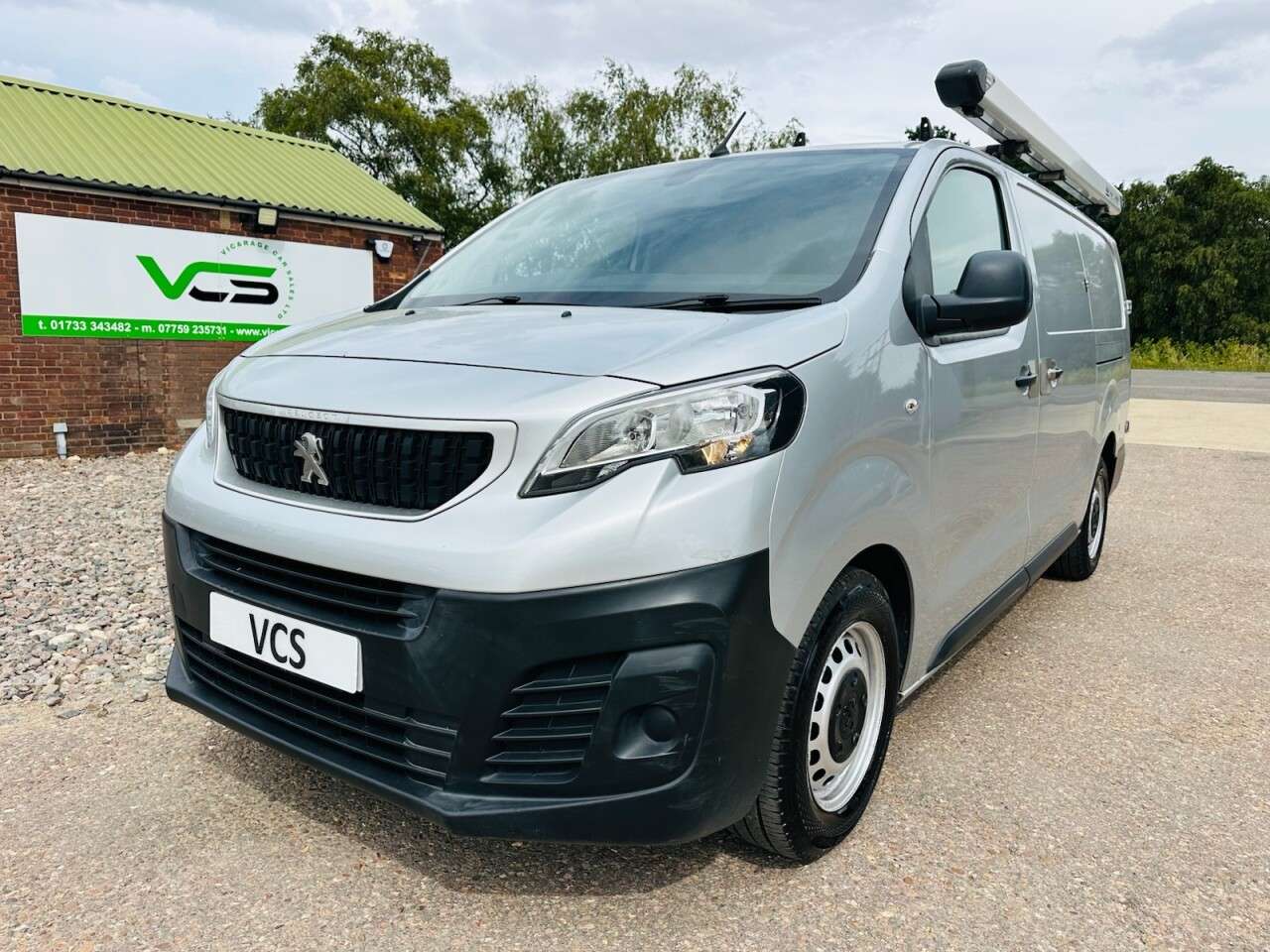 A 2019 PEUGEOT EXPERT 2.0 BlueHDi 1400 Professional Long Panel Van 6dr Diesel Manual LWB Euro 6 ( A 2019 PEUGEOT EXPERT 2.0 BlueHDi 1400 Professional Long Panel Van 6dr Diesel Manual LWB Euro 6 (