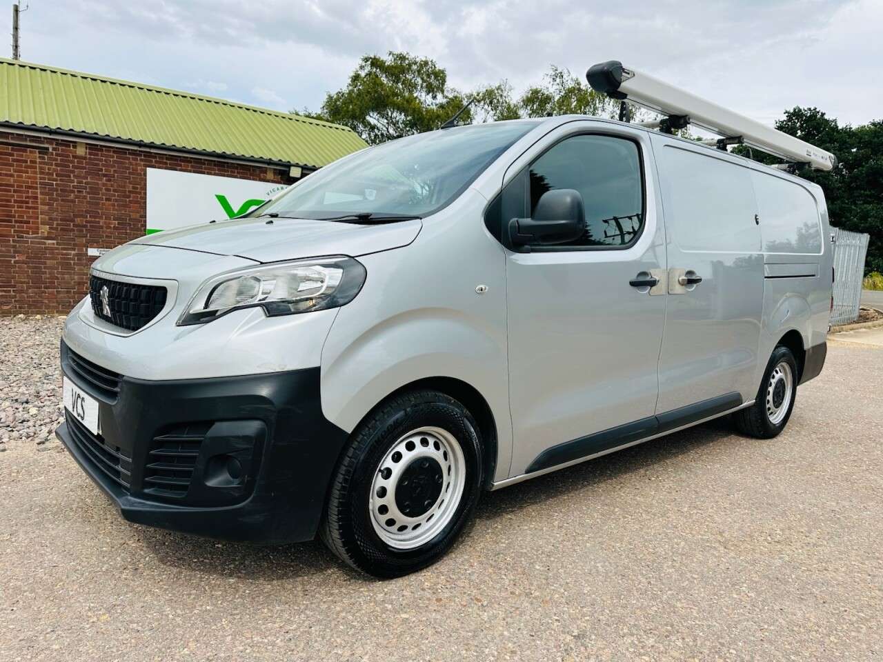 A 2019 PEUGEOT EXPERT 2.0 BlueHDi 1400 Professional Long Panel Van 6dr Diesel Manual LWB Euro 6 ( A 2019 PEUGEOT EXPERT 2.0 BlueHDi 1400 Professional Long Panel Van 6dr Diesel Manual LWB Euro 6 (