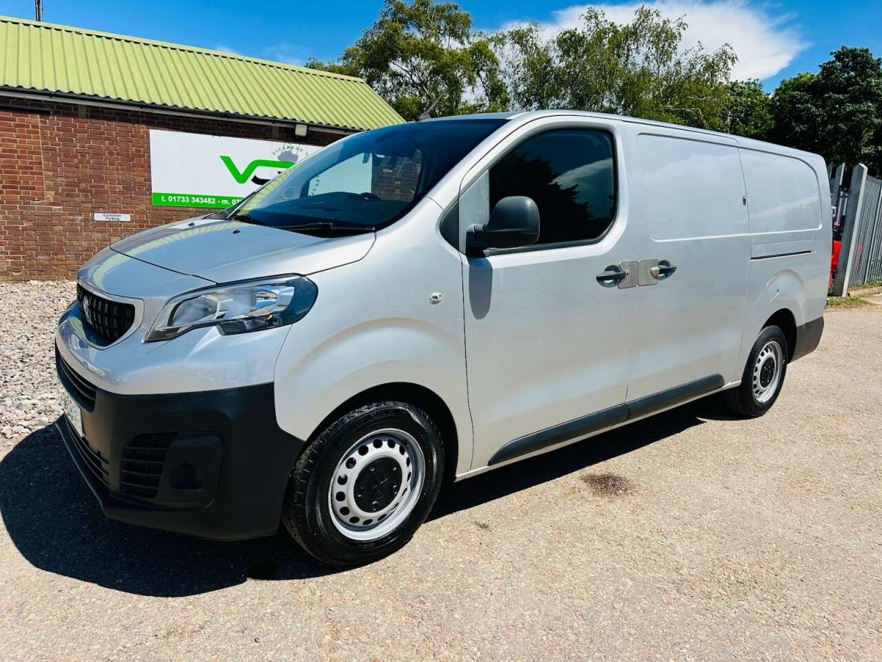 A 2019 PEUGEOT EXPERT 2.0 BlueHDi 1400 Professional Long Panel Van 6dr Diesel Manual LWB Euro 6 ( A 2019 PEUGEOT EXPERT 2.0 BlueHDi 1400 Professional Long Panel Van 6dr Diesel Manual LWB Euro 6 (