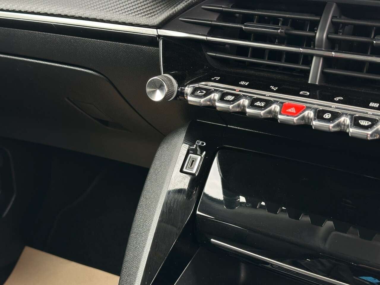 2021 PEUGEOT 2008 2021 PEUGEOT 2008