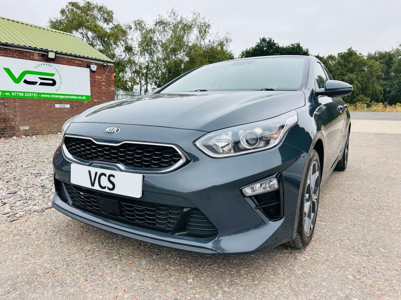 A 2021 KIA CEED 1.6 CRDi MHEV 3 Hatchback 5dr Diesel Hybrid Manual Euro 6 (s/s) (134 bhp) A 2021 KIA CEED 1.6 CRDi MHEV 3 Hatchback 5dr Diesel Hybrid Manual Euro 6 (s/s) (134 bhp)