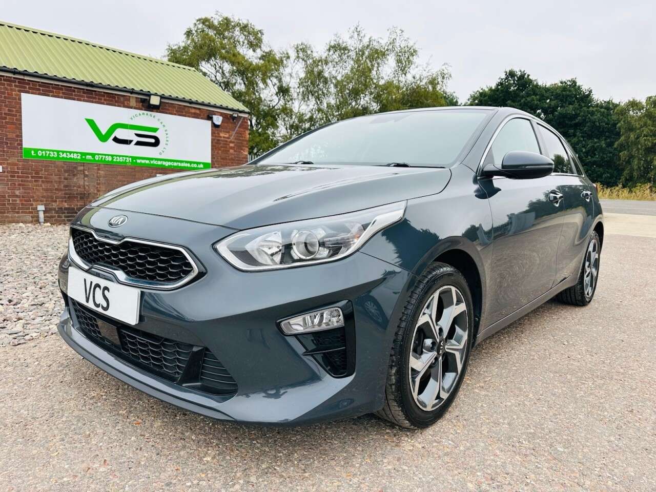 A 2021 KIA CEED 1.6 CRDi MHEV 3 Hatchback 5dr Diesel Hybrid Manual Euro 6 (s/s) (134 bhp) A 2021 KIA CEED 1.6 CRDi MHEV 3 Hatchback 5dr Diesel Hybrid Manual Euro 6 (s/s) (134 bhp)