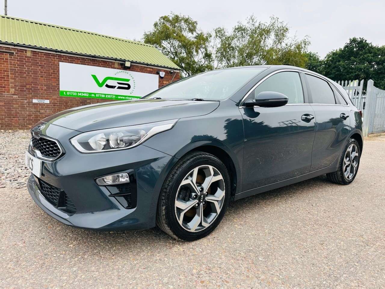 A 2021 KIA CEED 1.6 CRDi MHEV 3 Hatchback 5dr Diesel Hybrid Manual Euro 6 (s/s) (134 bhp) A 2021 KIA CEED 1.6 CRDi MHEV 3 Hatchback 5dr Diesel Hybrid Manual Euro 6 (s/s) (134 bhp)
