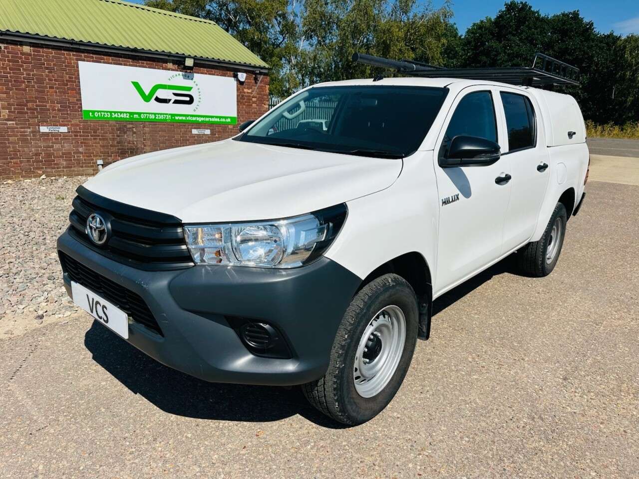 A 2018 TOYOTA HI-LUX 2.4 D-4D Active Pickup Double Cab 4dr Diesel Manual 4WD Euro 6 (3.5t) (150 A 2018 TOYOTA HI-LUX 2.4 D-4D Active Pickup Double Cab 4dr Diesel Manual 4WD Euro 6 (3.5t) (150