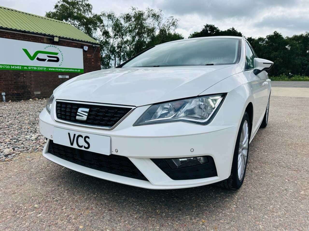 A 2020 SEAT LEON 1.6 TDI SE Dynamic Hatchback 5dr Diesel Manual Euro 6 (s/s) (115 ps) A 2020 SEAT LEON 1.6 TDI SE Dynamic Hatchback 5dr Diesel Manual Euro 6 (s/s) (115 ps)