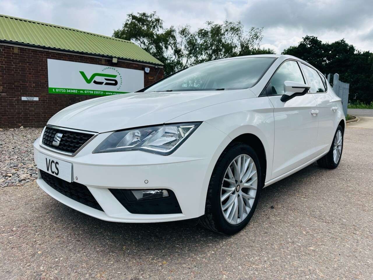 A 2020 SEAT LEON 1.6 TDI SE Dynamic Hatchback 5dr Diesel Manual Euro 6 (s/s) (115 ps) A 2020 SEAT LEON 1.6 TDI SE Dynamic Hatchback 5dr Diesel Manual Euro 6 (s/s) (115 ps)