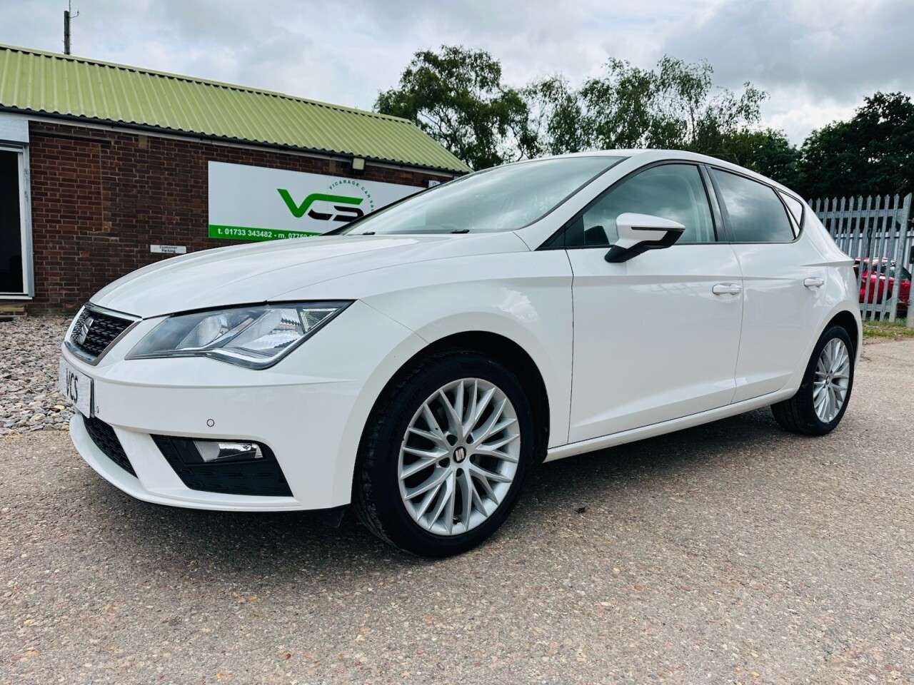 A 2020 SEAT LEON 1.6 TDI SE Dynamic Hatchback 5dr Diesel Manual Euro 6 (s/s) (115 ps) A 2020 SEAT LEON 1.6 TDI SE Dynamic Hatchback 5dr Diesel Manual Euro 6 (s/s) (115 ps)