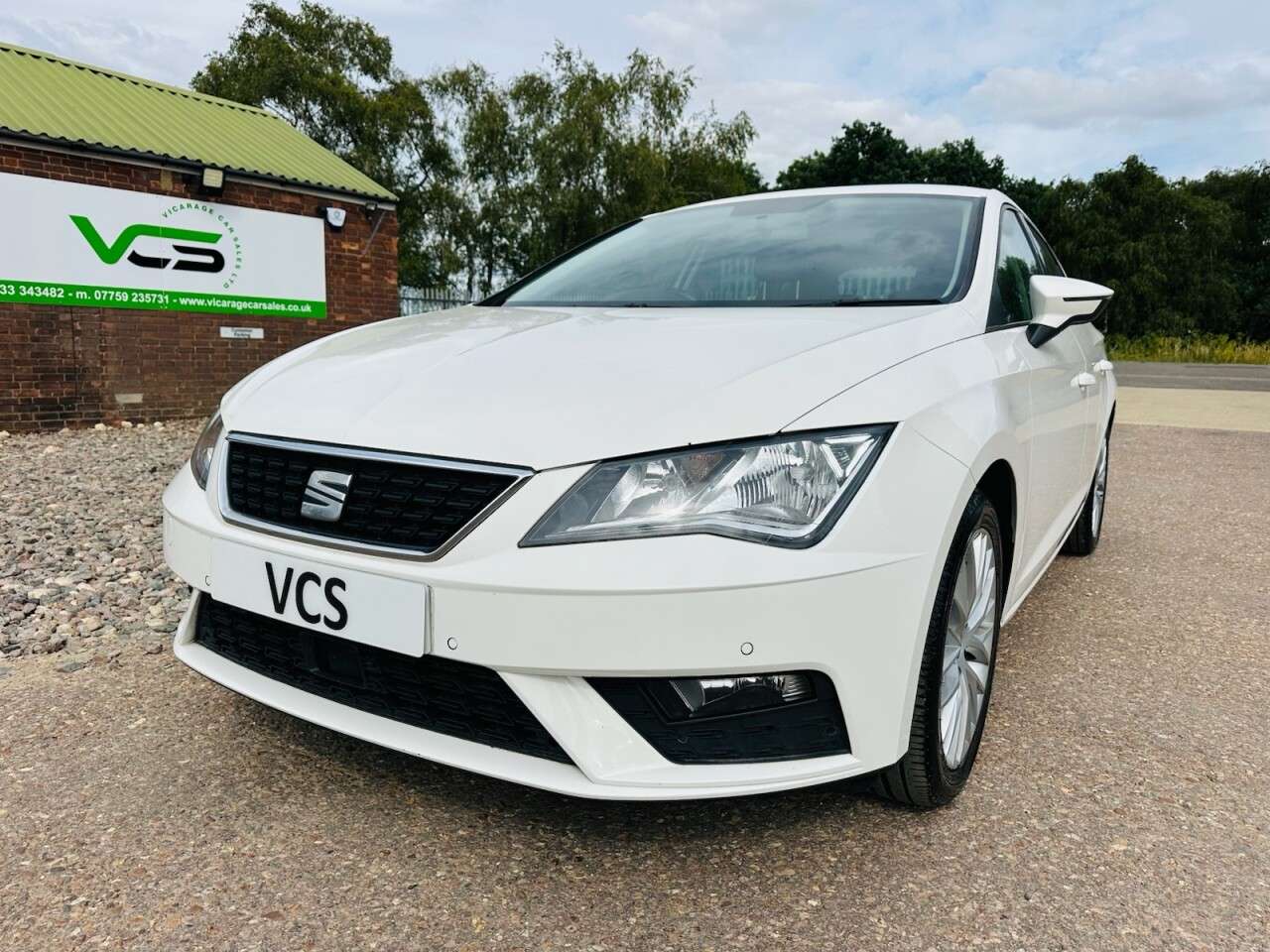 A 2020 SEAT LEON 1.6 TDI SE Dynamic Hatchback 5dr Diesel Manual Euro 6 (s/s) (115 ps) A 2020 SEAT LEON 1.6 TDI SE Dynamic Hatchback 5dr Diesel Manual Euro 6 (s/s) (115 ps)