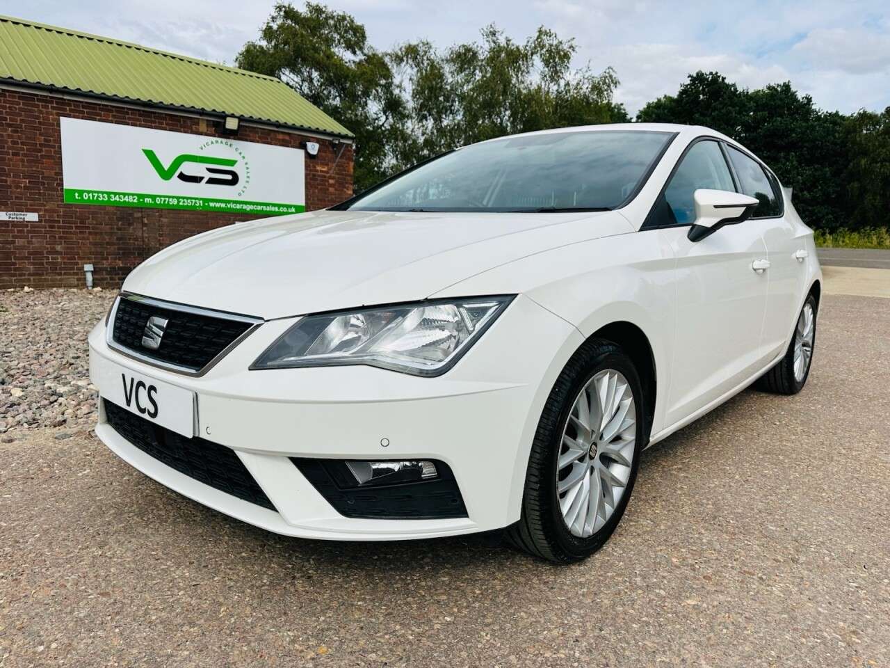 A 2020 SEAT LEON 1.6 TDI SE Dynamic Hatchback 5dr Diesel Manual Euro 6 (s/s) (115 ps) A 2020 SEAT LEON 1.6 TDI SE Dynamic Hatchback 5dr Diesel Manual Euro 6 (s/s) (115 ps)