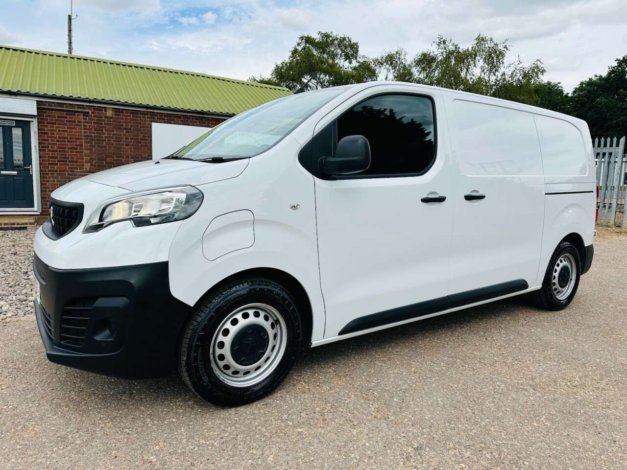 A 2023 PEUGEOT E-EXPERT e 1200 75kWh Professional Standard Panel Van 6dr Electric Auto MWB (136 ps) A 2023 PEUGEOT E-EXPERT e 1200 75kWh Professional Standard Panel Van 6dr Electric Auto MWB (136 ps)
