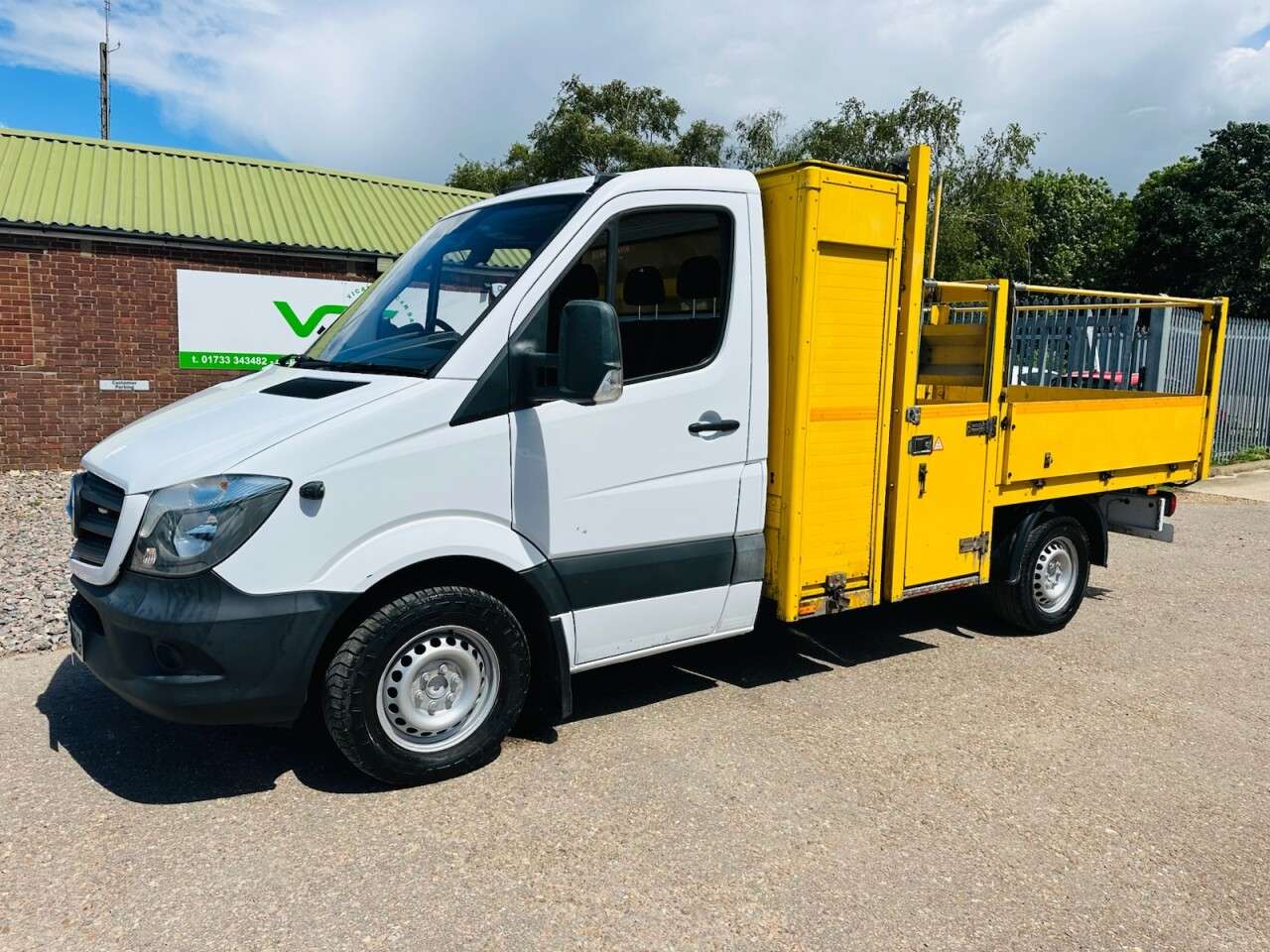 A 2018 MERCEDES-BENZ SPRINTER 2.1 314 CDI Chassis Cab 2dr Diesel Manual RWD L1 (209 g/km, 140 bhp) A 2018 MERCEDES-BENZ SPRINTER 2.1 314 CDI Chassis Cab 2dr Diesel Manual RWD L1 (209 g/km, 140 bhp)