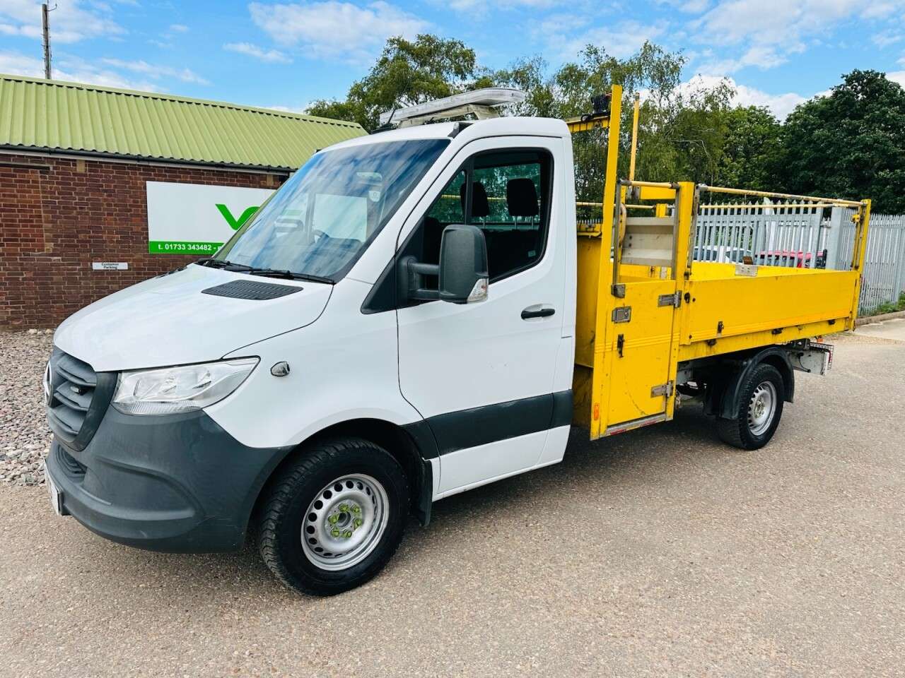 A 2019 MERCEDES-BENZ SPRINTER 2.1 314 CDI Chassis Cab 2dr Diesel Manual RWD L2 Euro 6 (143 ps) A 2019 MERCEDES-BENZ SPRINTER 2.1 314 CDI Chassis Cab 2dr Diesel Manual RWD L2 Euro 6 (143 ps)