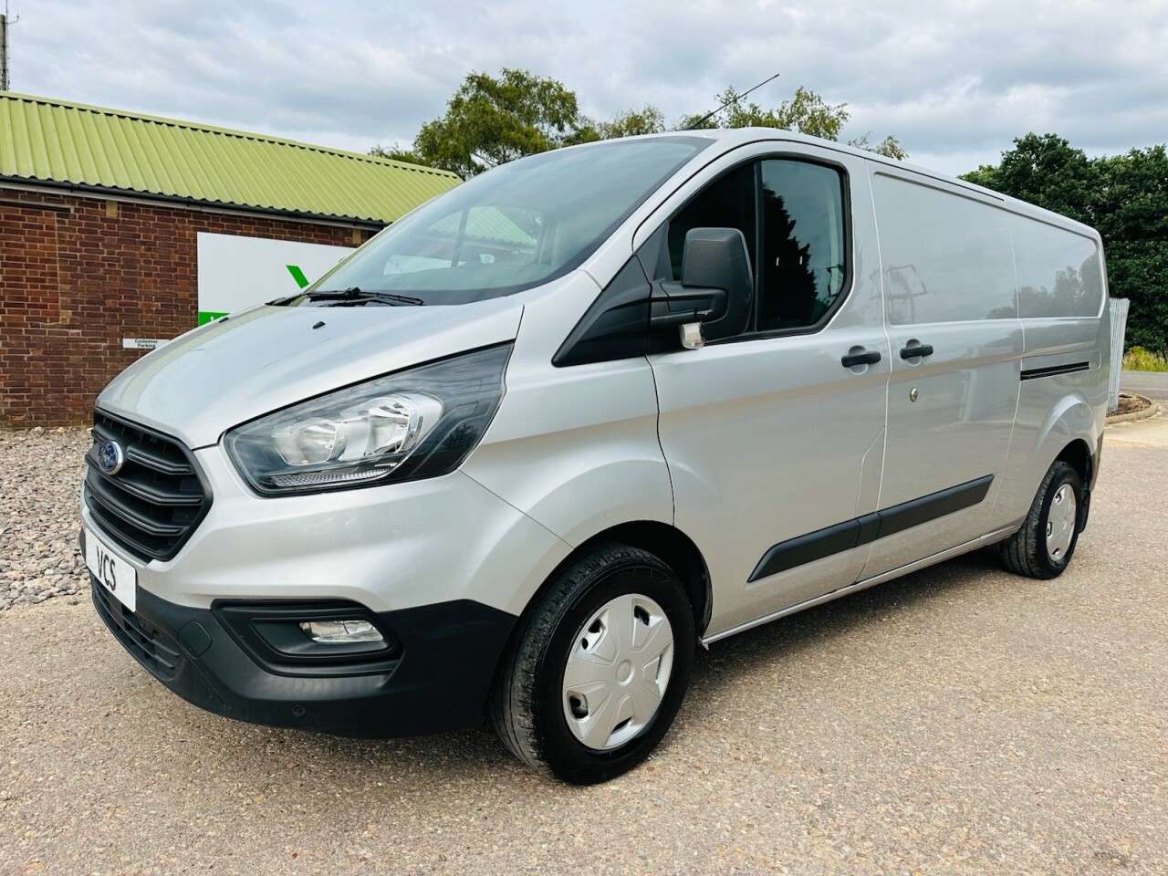 A 2020 FORD TRANSIT CUSTOM 2.0 300 EcoBlue MHEV Leader Panel Van 5dr Diesel Manual L2 H1 Euro 6 (s/s) A 2020 FORD TRANSIT CUSTOM 2.0 300 EcoBlue MHEV Leader Panel Van 5dr Diesel Manual L2 H1 Euro 6 (s/s)