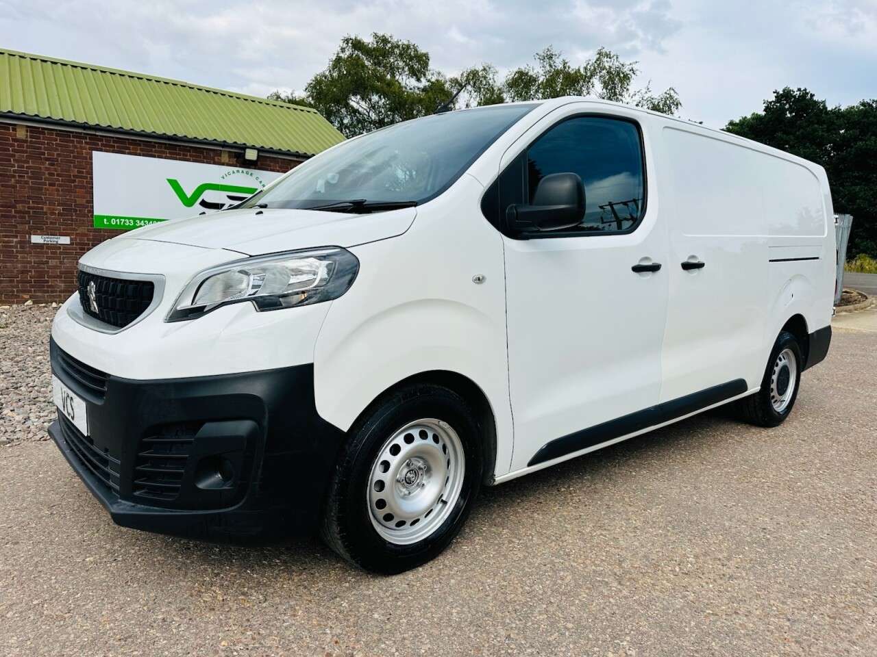 A 2017 PEUGEOT EXPERT 1.6 BlueHDi 1200 S Long Panel Van 6dr Diesel Manual LWB Euro 6 (95 ps) A 2017 PEUGEOT EXPERT 1.6 BlueHDi 1200 S Long Panel Van 6dr Diesel Manual LWB Euro 6 (95 ps)