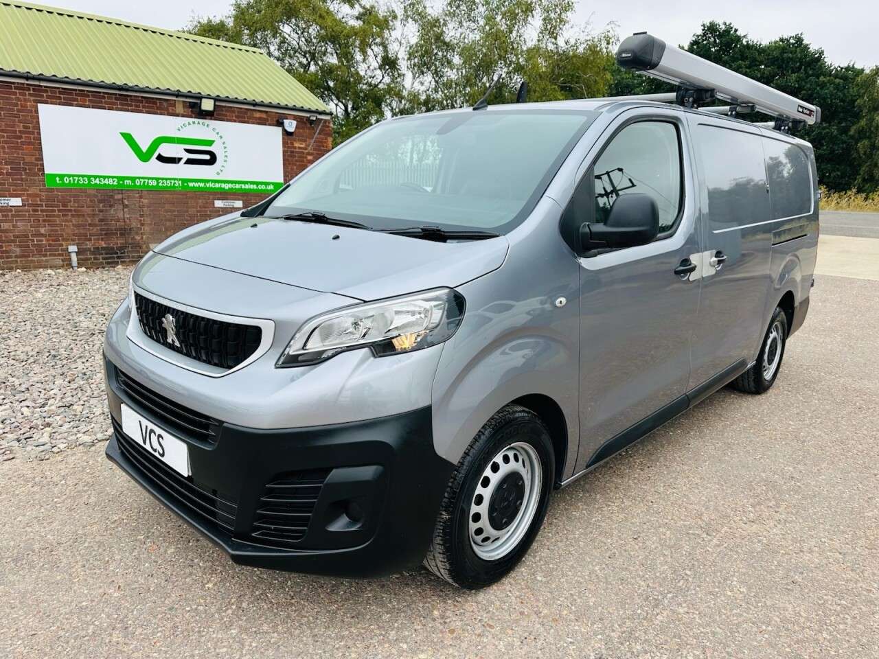 A 2020 PEUGEOT EXPERT 2.0 BlueHDi 1400 Professional Long Panel Van 6dr Diesel Manual LWB Euro 6 ( A 2020 PEUGEOT EXPERT 2.0 BlueHDi 1400 Professional Long Panel Van 6dr Diesel Manual LWB Euro 6 (