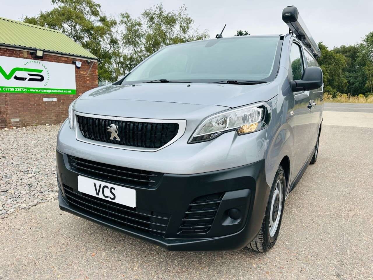 A 2020 PEUGEOT EXPERT 2.0 BlueHDi 1400 Professional Long Panel Van 6dr Diesel Manual LWB Euro 6 ( A 2020 PEUGEOT EXPERT 2.0 BlueHDi 1400 Professional Long Panel Van 6dr Diesel Manual LWB Euro 6 (