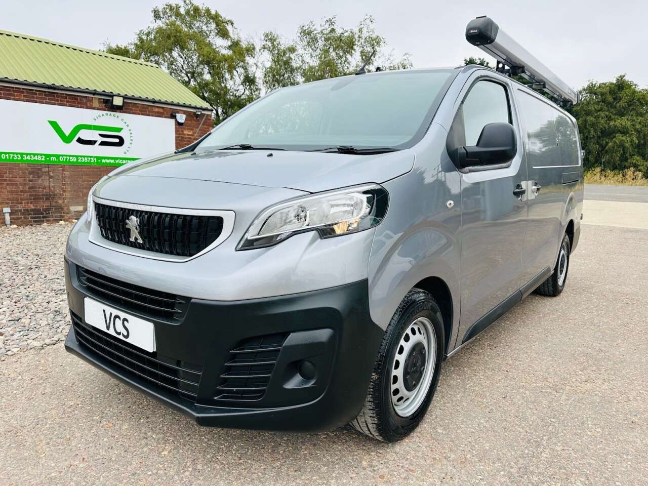 A 2020 PEUGEOT EXPERT 2.0 BlueHDi 1400 Professional Long Panel Van 6dr Diesel Manual LWB Euro 6 ( A 2020 PEUGEOT EXPERT 2.0 BlueHDi 1400 Professional Long Panel Van 6dr Diesel Manual LWB Euro 6 (