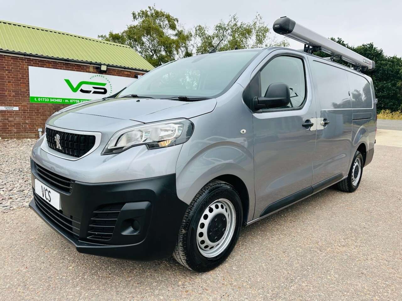 A 2020 PEUGEOT EXPERT 2.0 BlueHDi 1400 Professional Long Panel Van 6dr Diesel Manual LWB Euro 6 ( A 2020 PEUGEOT EXPERT 2.0 BlueHDi 1400 Professional Long Panel Van 6dr Diesel Manual LWB Euro 6 (