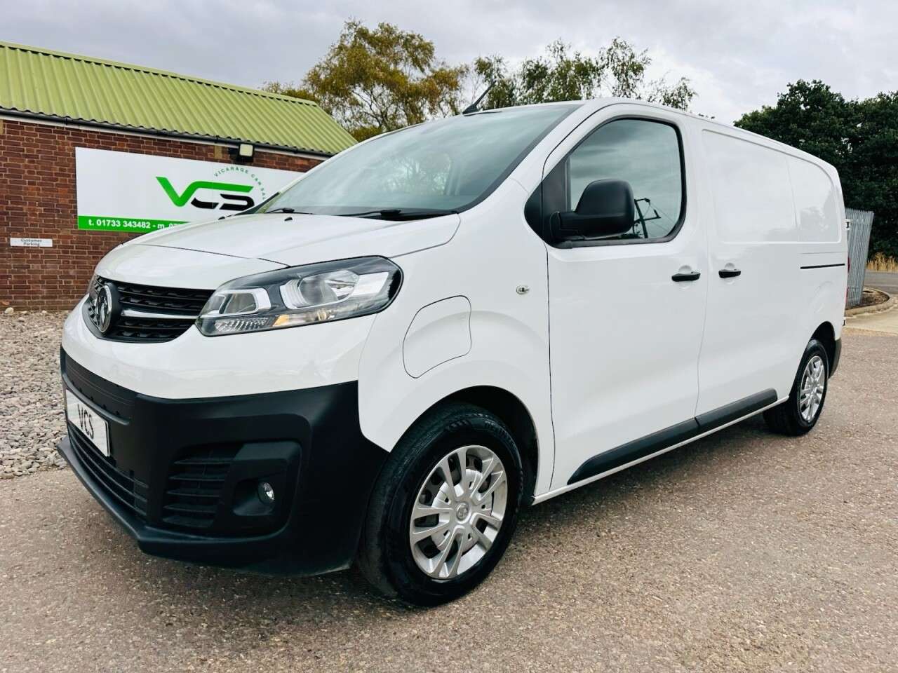 A 2021 VAUXHALL VIVARO ELECTRIC 3100 50kWh Dynamic Panel Van 5dr Electric Auto L1 H1 (136 ps) A 2021 VAUXHALL VIVARO ELECTRIC 3100 50kWh Dynamic Panel Van 5dr Electric Auto L1 H1 (136 ps)