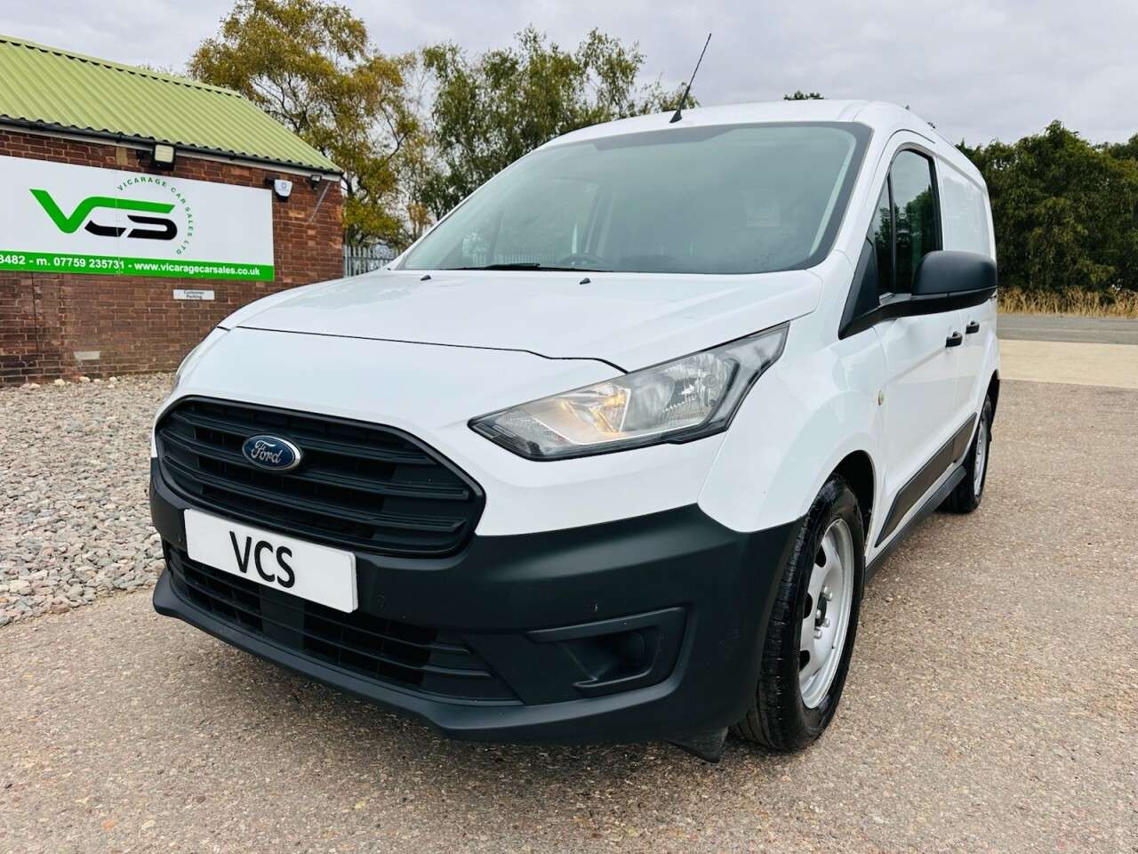 A 2020 FORD TRANSIT CONNECT 1.5 200 EcoBlue Leader Panel Van 5dr Diesel Manual L1 Euro 6 (s/s) (100 ps) A 2020 FORD TRANSIT CONNECT 1.5 200 EcoBlue Leader Panel Van 5dr Diesel Manual L1 Euro 6 (s/s) (100 ps)