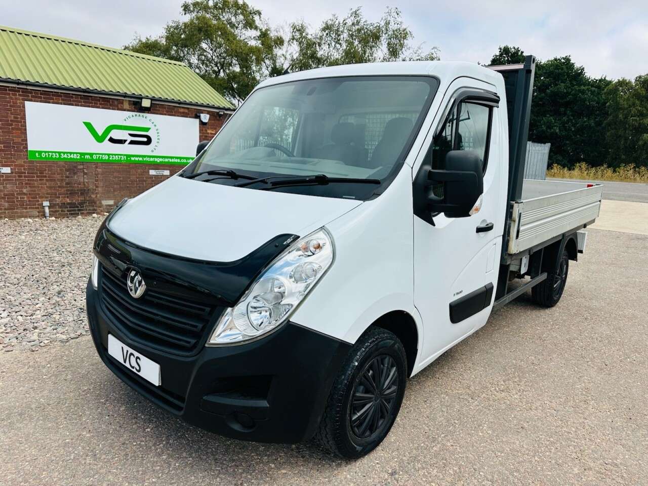 A 2015 VAUXHALL MOVANO 2.3 CDTi 3500 Chassis Cab 2dr Diesel Manual FWD L2 H1 Euro 5 (125 ps) A 2015 VAUXHALL MOVANO 2.3 CDTi 3500 Chassis Cab 2dr Diesel Manual FWD L2 H1 Euro 5 (125 ps)