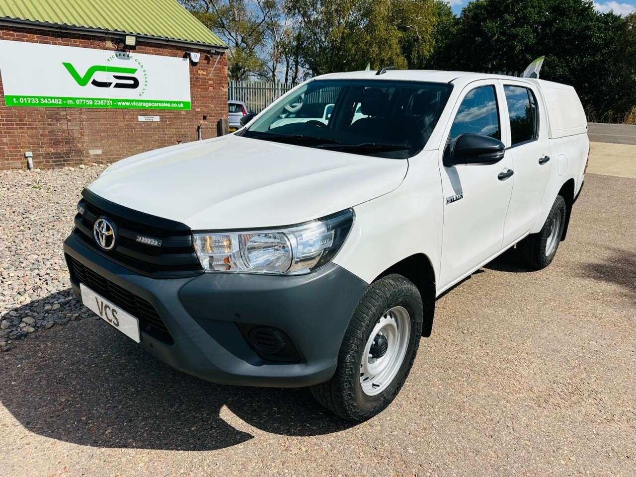 A 2019 TOYOTA HILUX 2.4 D-4D Active Pickup Extended Cab 4dr Diesel Manual 4WD Euro 6 (3.5t) (15 A 2019 TOYOTA HILUX 2.4 D-4D Active Pickup Extended Cab 4dr Diesel Manual 4WD Euro 6 (3.5t) (15