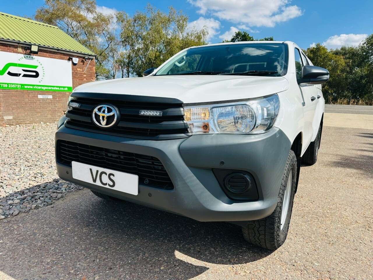 A 2019 TOYOTA HILUX 2.4 D-4D Active Pickup Extended Cab 4dr Diesel Manual 4WD Euro 6 (3.5t) (15 A 2019 TOYOTA HILUX 2.4 D-4D Active Pickup Extended Cab 4dr Diesel Manual 4WD Euro 6 (3.5t) (15