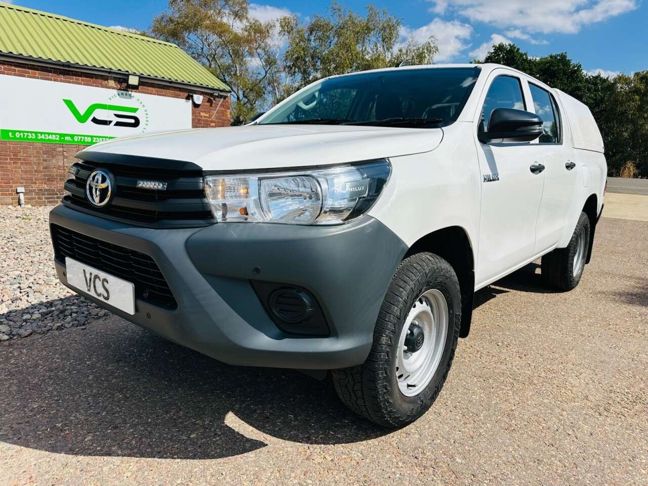 A 2019 TOYOTA HILUX 2.4 D-4D Active Pickup Extended Cab 4dr Diesel Manual 4WD Euro 6 (3.5t) (15 A 2019 TOYOTA HILUX 2.4 D-4D Active Pickup Extended Cab 4dr Diesel Manual 4WD Euro 6 (3.5t) (15