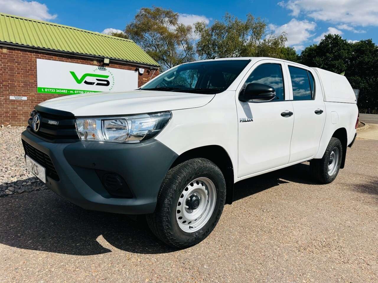 A 2019 TOYOTA HILUX 2.4 D-4D Active Pickup Extended Cab 4dr Diesel Manual 4WD Euro 6 (3.5t) (15 A 2019 TOYOTA HILUX 2.4 D-4D Active Pickup Extended Cab 4dr Diesel Manual 4WD Euro 6 (3.5t) (15
