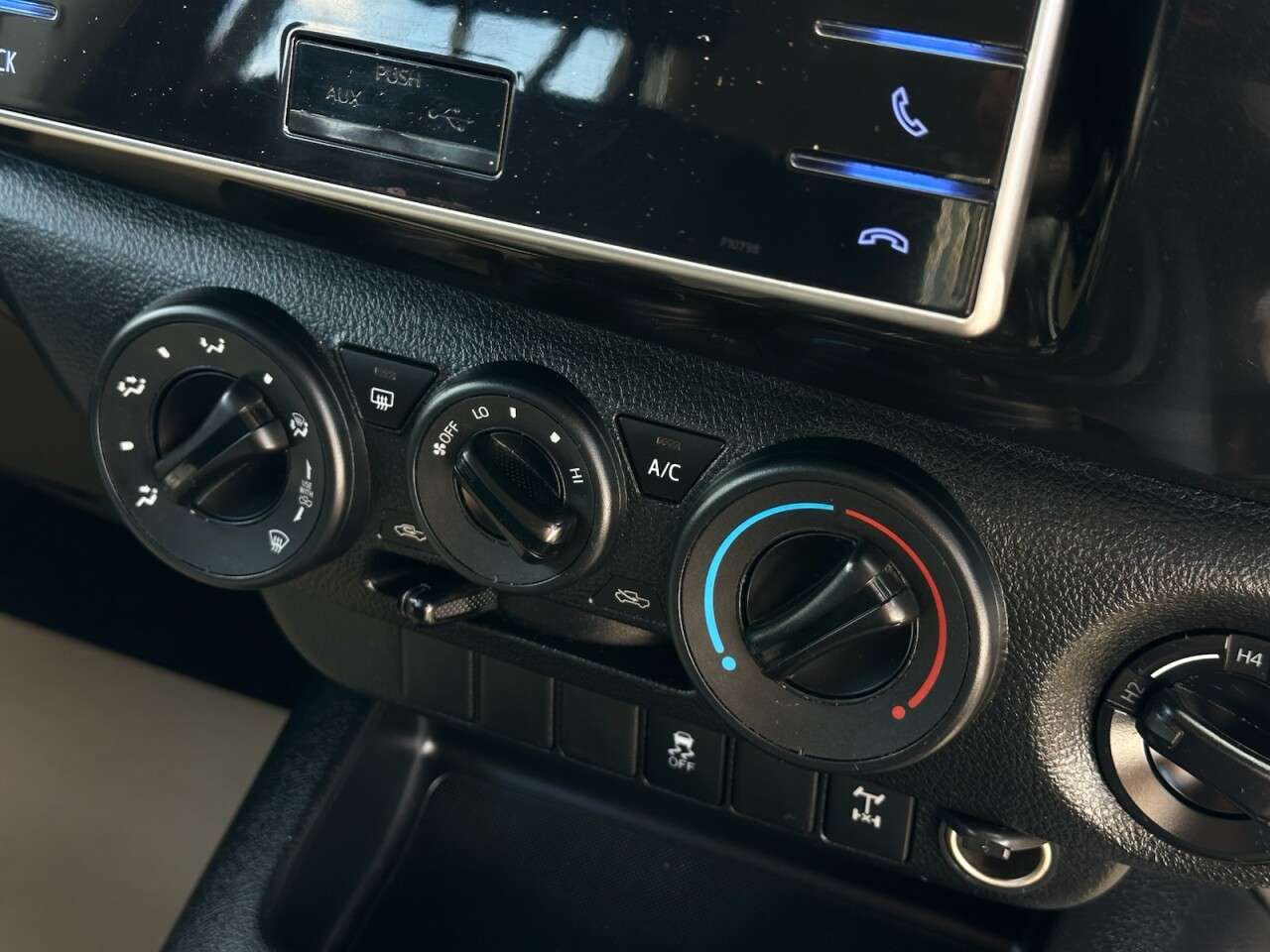 2019 TOYOTA HILUX 2019 TOYOTA HILUX