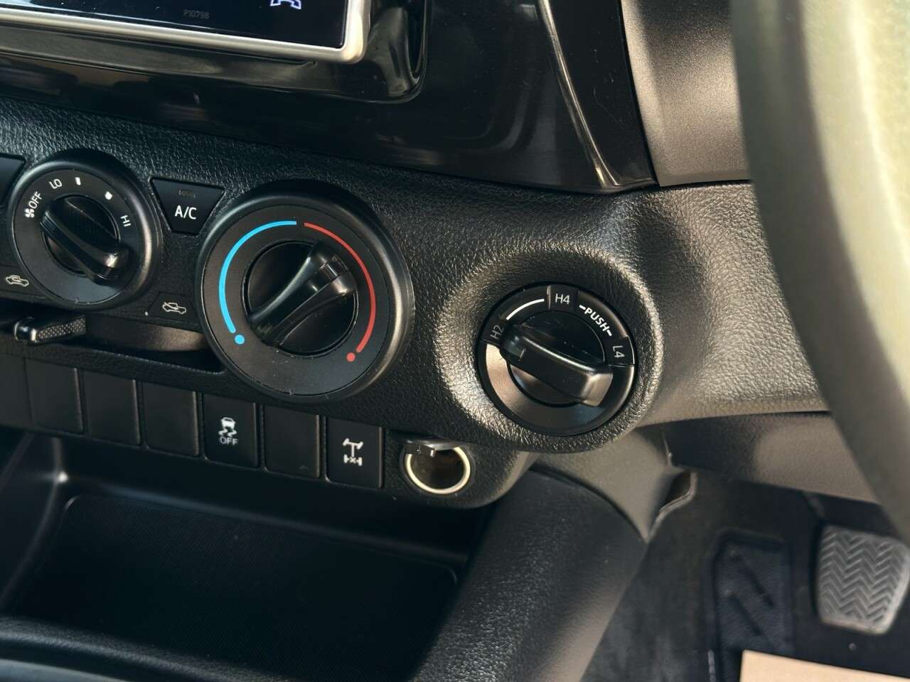 2019 TOYOTA HILUX 2019 TOYOTA HILUX