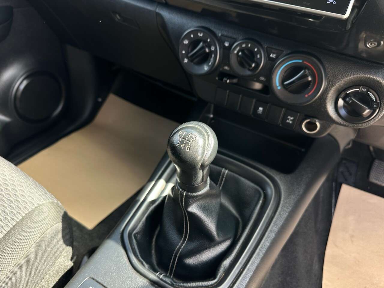 2019 TOYOTA HILUX 2019 TOYOTA HILUX