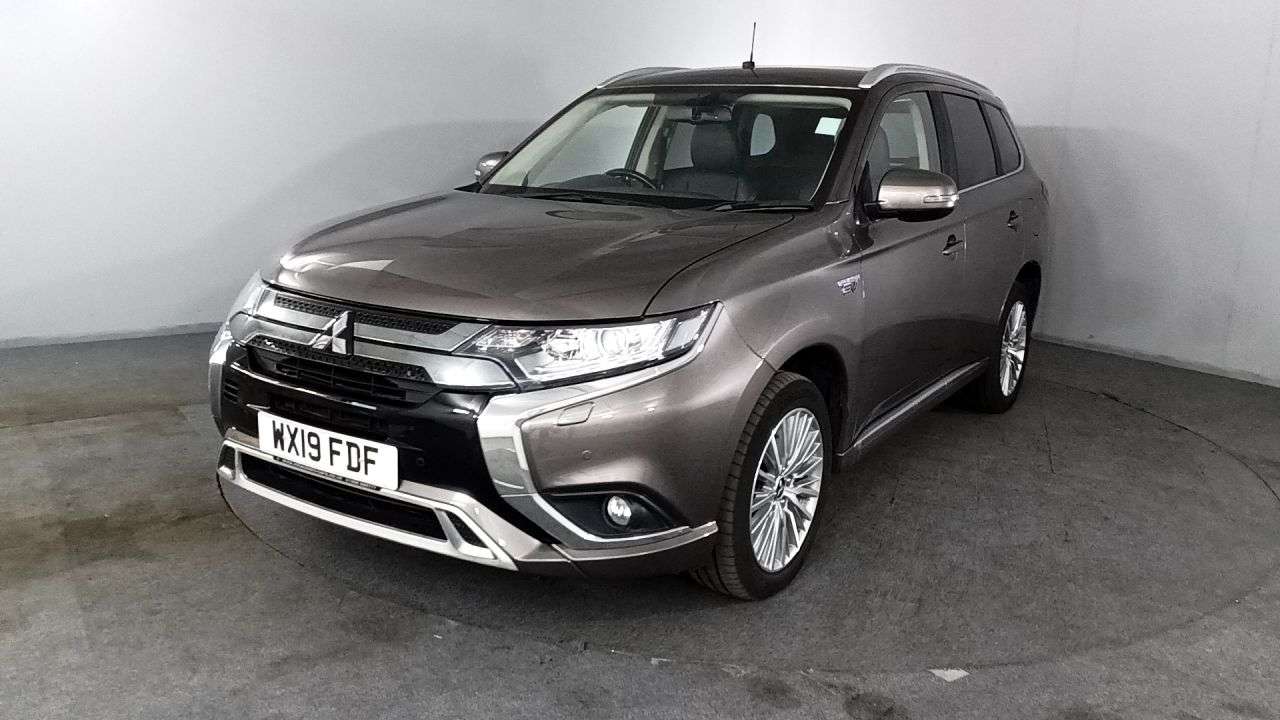 A 2019 MITSUBISHI OUTLANDER 2.4h TwinMotor 13.8kWh Juro SUV 5dr Petrol Plug-in Hybrid CVT 4WD Euro 6 (s A 2019 MITSUBISHI OUTLANDER 2.4h TwinMotor 13.8kWh Juro SUV 5dr Petrol Plug-in Hybrid CVT 4WD Euro 6 (s