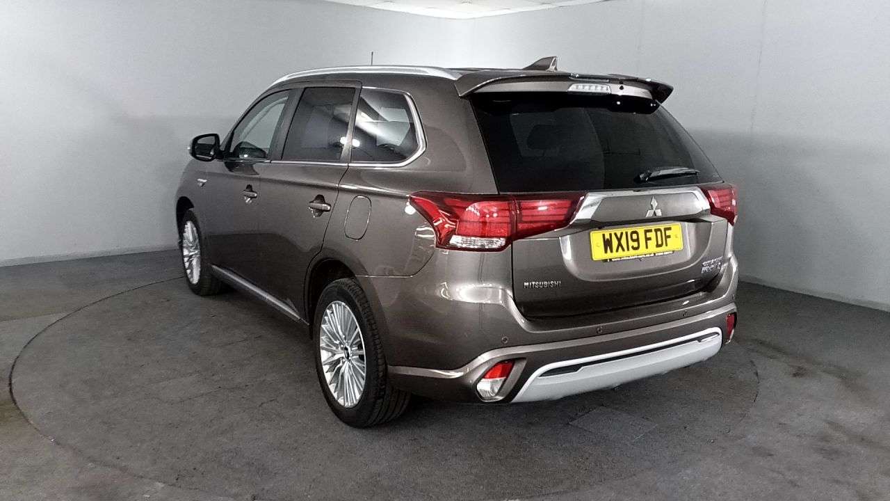 A 2019 MITSUBISHI OUTLANDER 2.4h TwinMotor 13.8kWh Juro SUV 5dr Petrol Plug-in Hybrid CVT 4WD Euro 6 (s A 2019 MITSUBISHI OUTLANDER 2.4h TwinMotor 13.8kWh Juro SUV 5dr Petrol Plug-in Hybrid CVT 4WD Euro 6 (s
