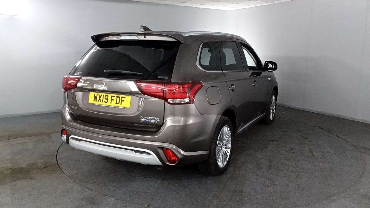 A 2019 MITSUBISHI OUTLANDER 2.4h TwinMotor 13.8kWh Juro SUV 5dr Petrol Plug-in Hybrid CVT 4WD Euro 6 (s A 2019 MITSUBISHI OUTLANDER 2.4h TwinMotor 13.8kWh Juro SUV 5dr Petrol Plug-in Hybrid CVT 4WD Euro 6 (s
