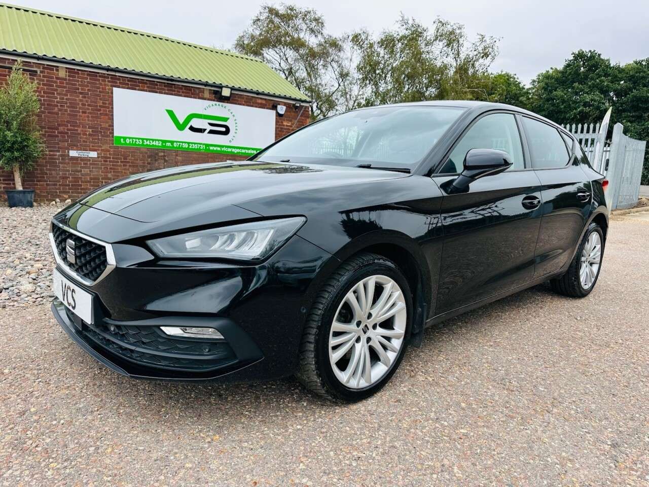 A 2022 SEAT LEON 2.0 TDI SE Dynamic Hatchback 5dr Diesel Manual Euro 6 (s/s) (115 ps) A 2022 SEAT LEON 2.0 TDI SE Dynamic Hatchback 5dr Diesel Manual Euro 6 (s/s) (115 ps)