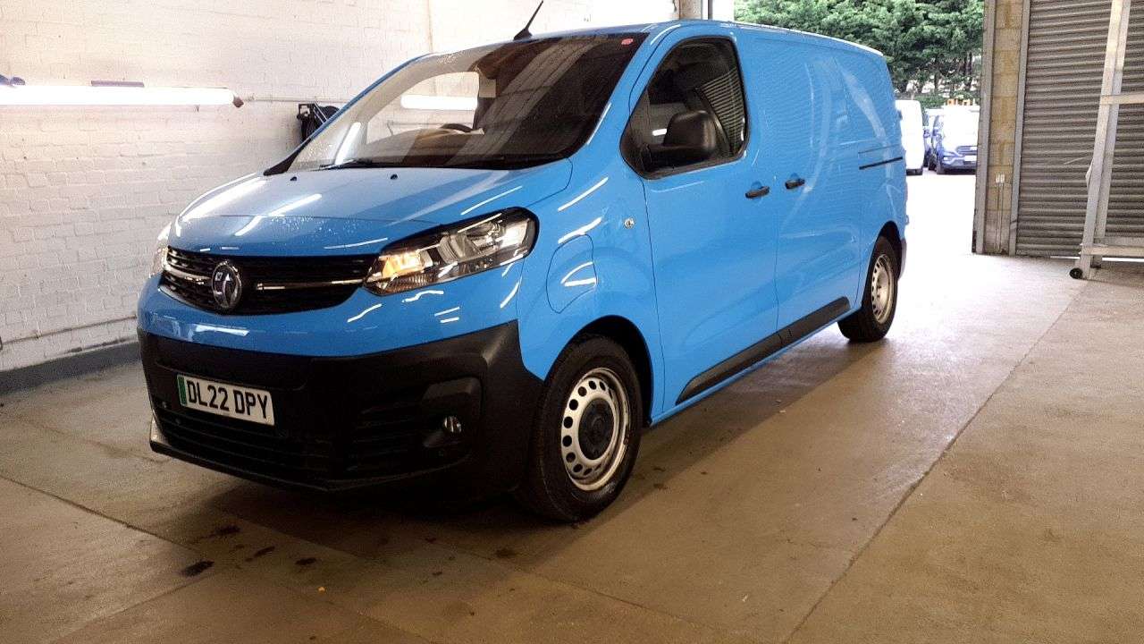 A 2022 VAUXHALL VIVARO ELECTRIC 3100 75kWh Dynamic Panel Van 6dr Electric Auto L1 H1 (7.4kW Charger) (136 p A 2022 VAUXHALL VIVARO ELECTRIC 3100 75kWh Dynamic Panel Van 6dr Electric Auto L1 H1 (7.4kW Charger) (136 p
