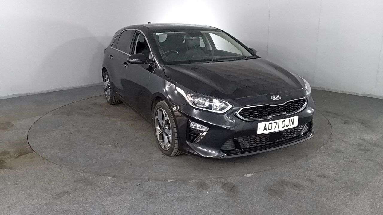 A 2021 KIA CEED 1.6 CRDi MHEV 3 Hatchback 5dr Diesel Hybrid Manual Euro 6 (s/s) (134 bhp) A 2021 KIA CEED 1.6 CRDi MHEV 3 Hatchback 5dr Diesel Hybrid Manual Euro 6 (s/s) (134 bhp)