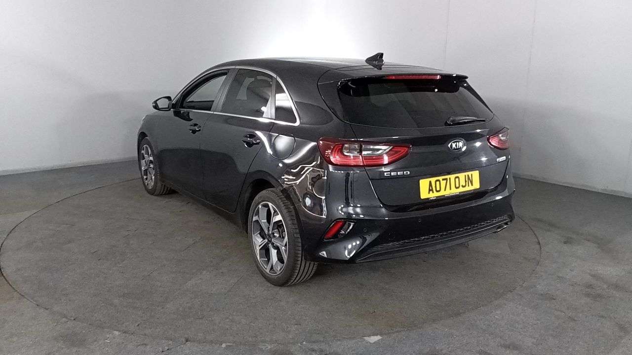 A 2021 KIA CEED 1.6 CRDi MHEV 3 Hatchback 5dr Diesel Hybrid Manual Euro 6 (s/s) (134 bhp) A 2021 KIA CEED 1.6 CRDi MHEV 3 Hatchback 5dr Diesel Hybrid Manual Euro 6 (s/s) (134 bhp)