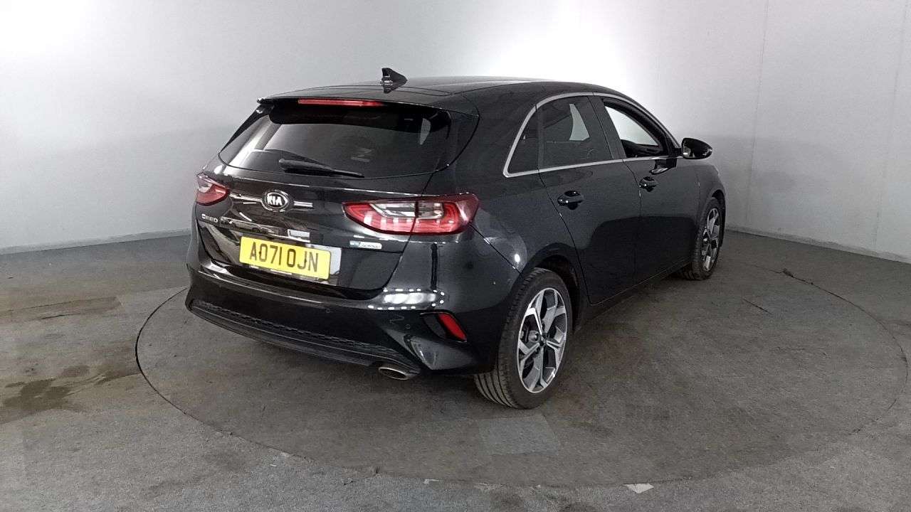 A 2021 KIA CEED 1.6 CRDi MHEV 3 Hatchback 5dr Diesel Hybrid Manual Euro 6 (s/s) (134 bhp) A 2021 KIA CEED 1.6 CRDi MHEV 3 Hatchback 5dr Diesel Hybrid Manual Euro 6 (s/s) (134 bhp)