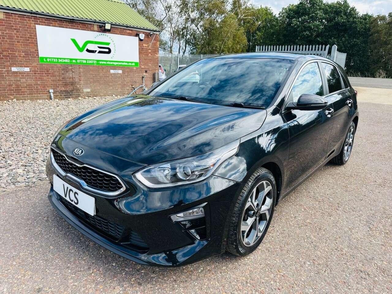 A 2021 KIA CEED 1.6 CRDi MHEV 3 Hatchback 5dr Diesel Hybrid Manual Euro 6 (s/s) (134 bhp) A 2021 KIA CEED 1.6 CRDi MHEV 3 Hatchback 5dr Diesel Hybrid Manual Euro 6 (s/s) (134 bhp)