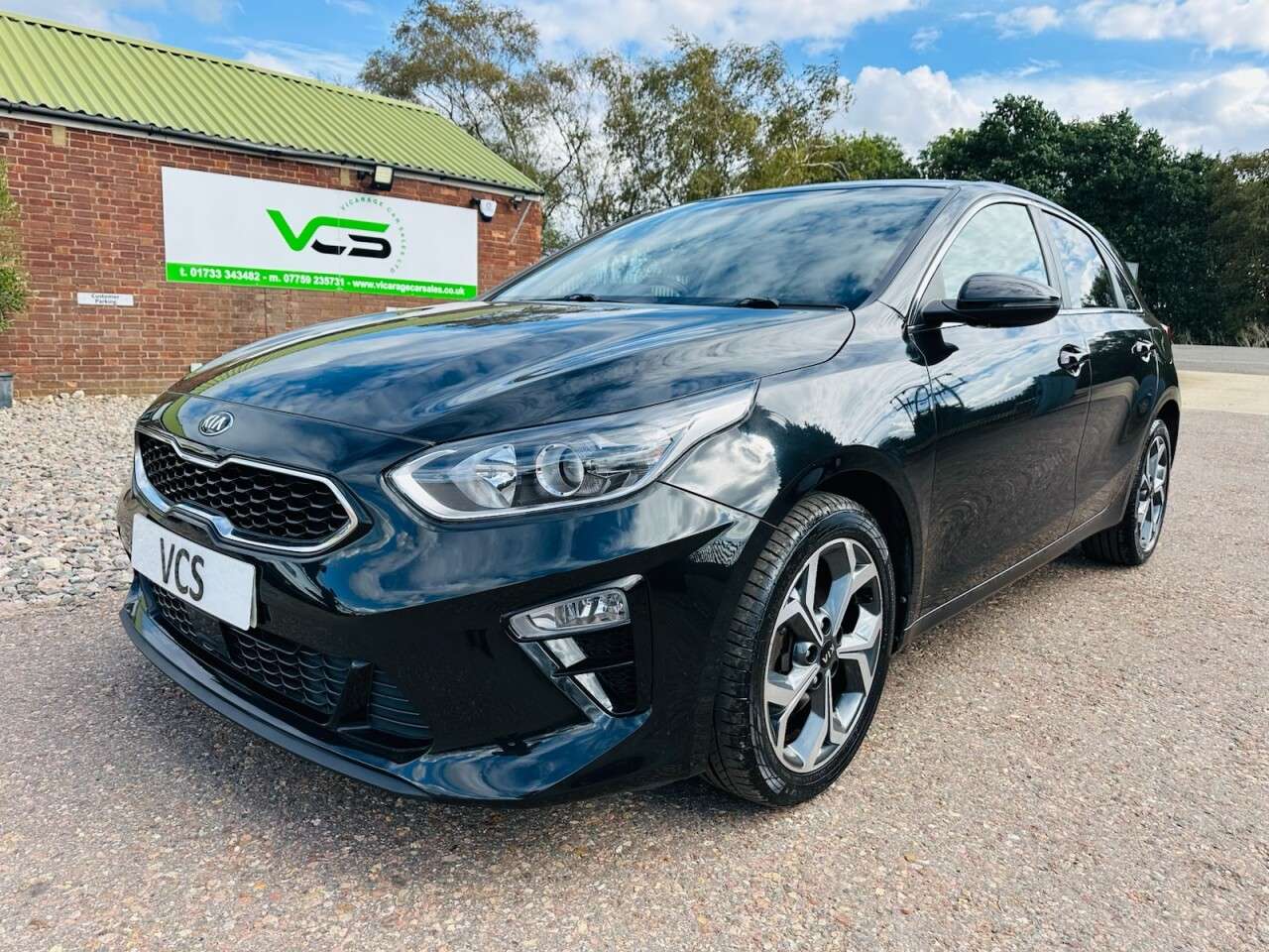 A 2021 KIA CEED 1.6 CRDi MHEV 3 Hatchback 5dr Diesel Hybrid Manual Euro 6 (s/s) (134 bhp) A 2021 KIA CEED 1.6 CRDi MHEV 3 Hatchback 5dr Diesel Hybrid Manual Euro 6 (s/s) (134 bhp)