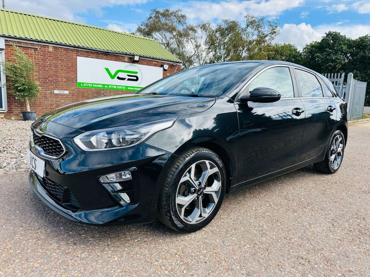 A 2021 KIA CEED 1.6 CRDi MHEV 3 Hatchback 5dr Diesel Hybrid Manual Euro 6 (s/s) (134 bhp) A 2021 KIA CEED 1.6 CRDi MHEV 3 Hatchback 5dr Diesel Hybrid Manual Euro 6 (s/s) (134 bhp)
