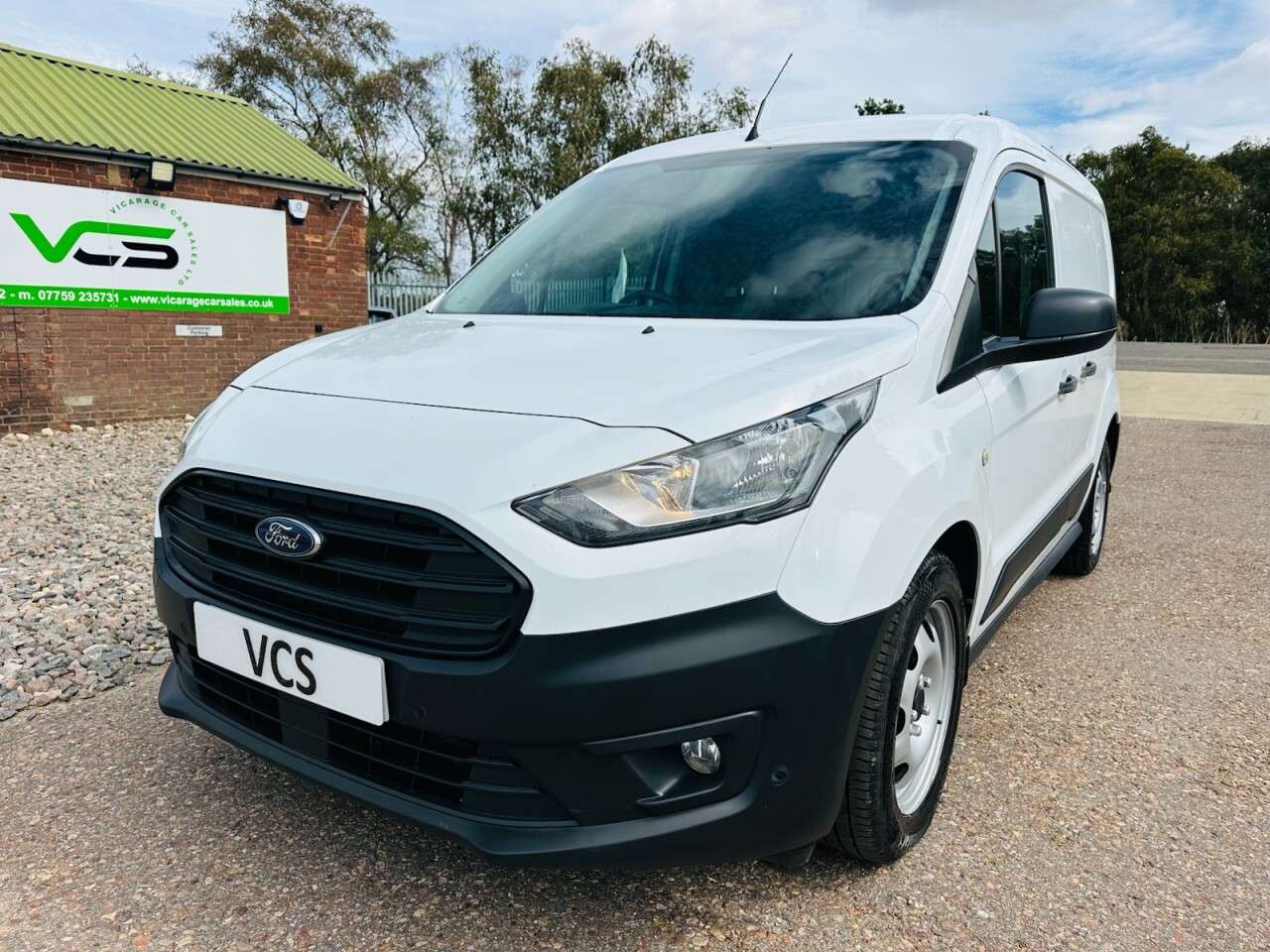 A 2020 FORD TRANSIT CONNECT 1.5 200 EcoBlue Leader Panel Van 5dr Diesel Manual L1 Euro 6 (s/s) (100 ps) A 2020 FORD TRANSIT CONNECT 1.5 200 EcoBlue Leader Panel Van 5dr Diesel Manual L1 Euro 6 (s/s) (100 ps)