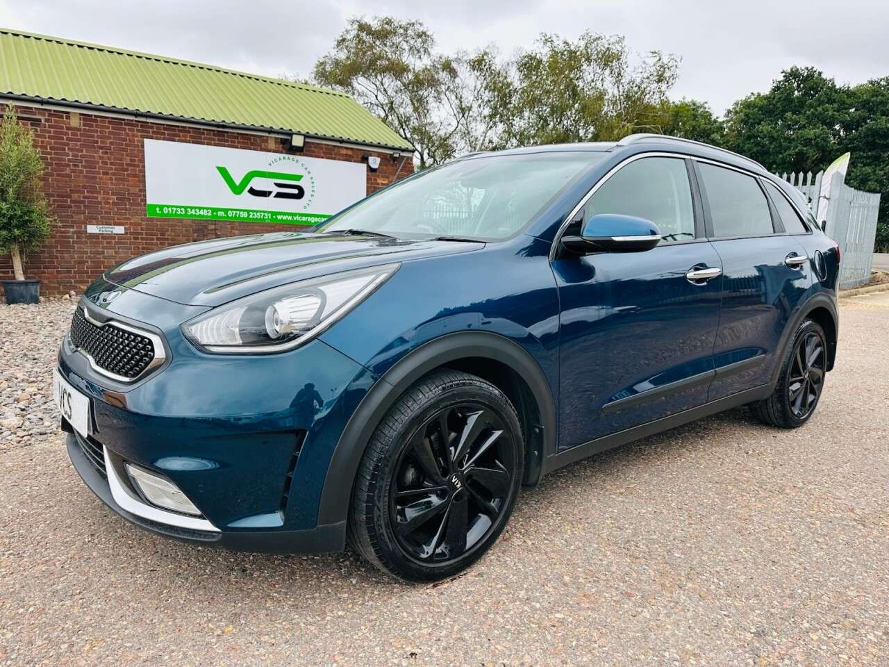 A 2016 KIA NIRO 1.6h GDi 3 SUV 5dr Petrol Hybrid DCT Euro 6 (s/s) (139 bhp) A 2016 KIA NIRO 1.6h GDi 3 SUV 5dr Petrol Hybrid DCT Euro 6 (s/s) (139 bhp)