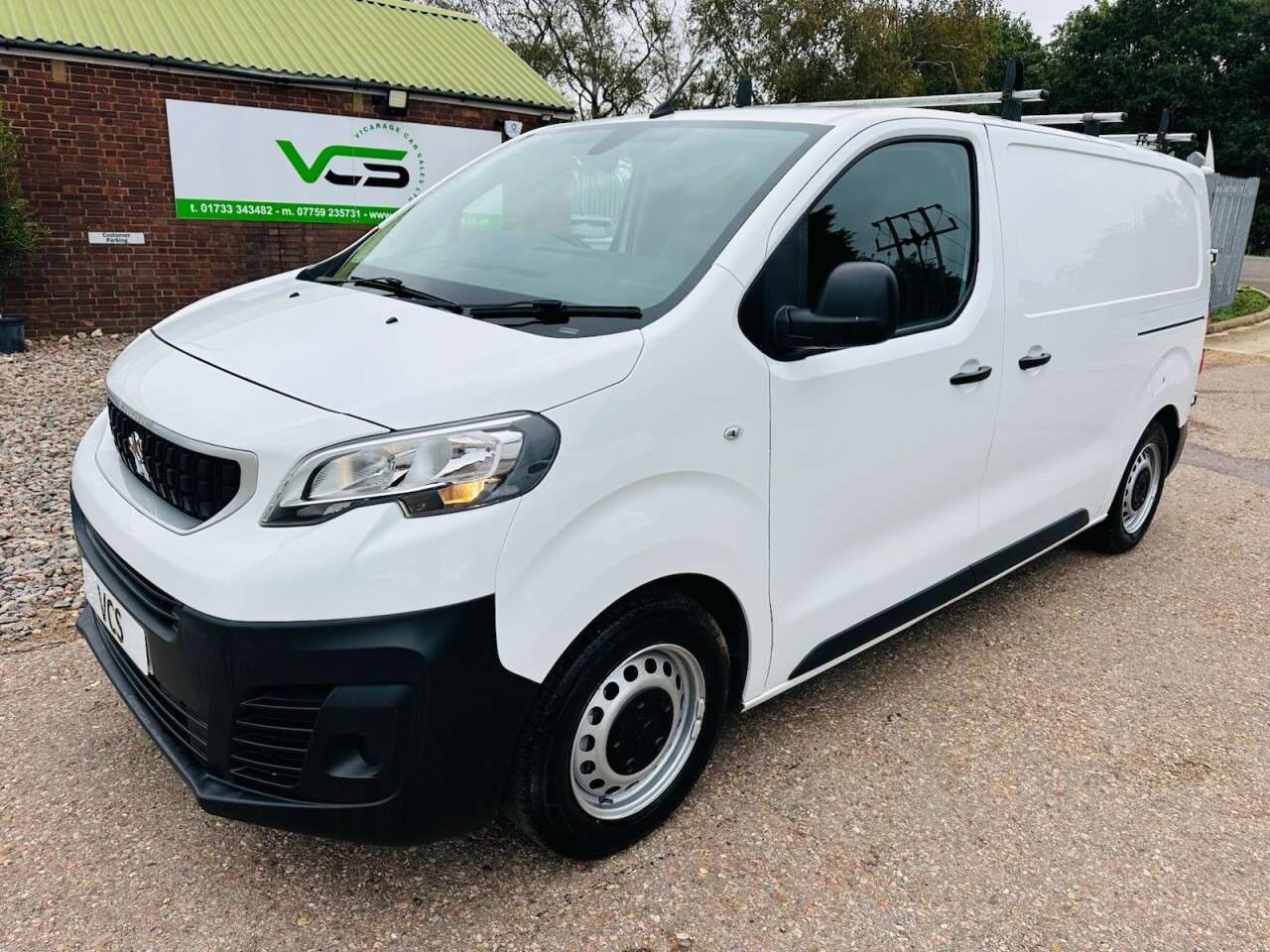 A 2019 PEUGEOT EXPERT 1.5 BlueHDi 1000 Professional Standard Panel Van 6dr Diesel Manual MWB Euro A 2019 PEUGEOT EXPERT 1.5 BlueHDi 1000 Professional Standard Panel Van 6dr Diesel Manual MWB Euro